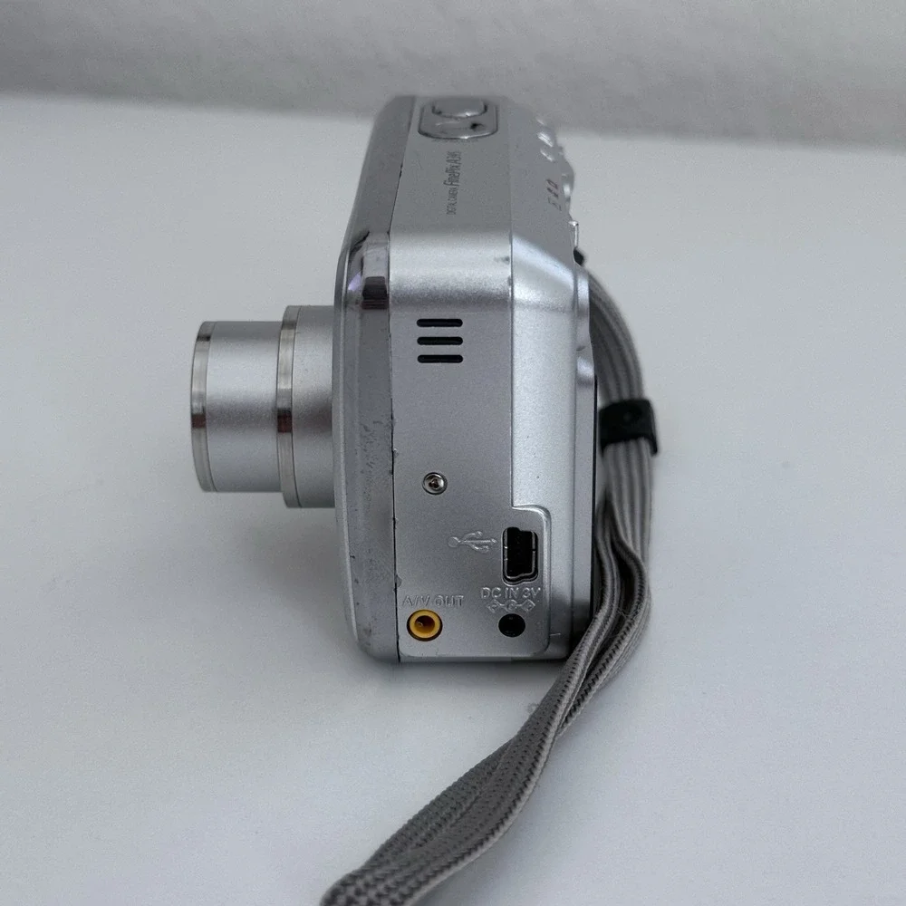 Fujifilm FinePix A345 Digital 4.1MP 3x Zoom Silver CAMERA ONLY *LENS NEED REPAIR